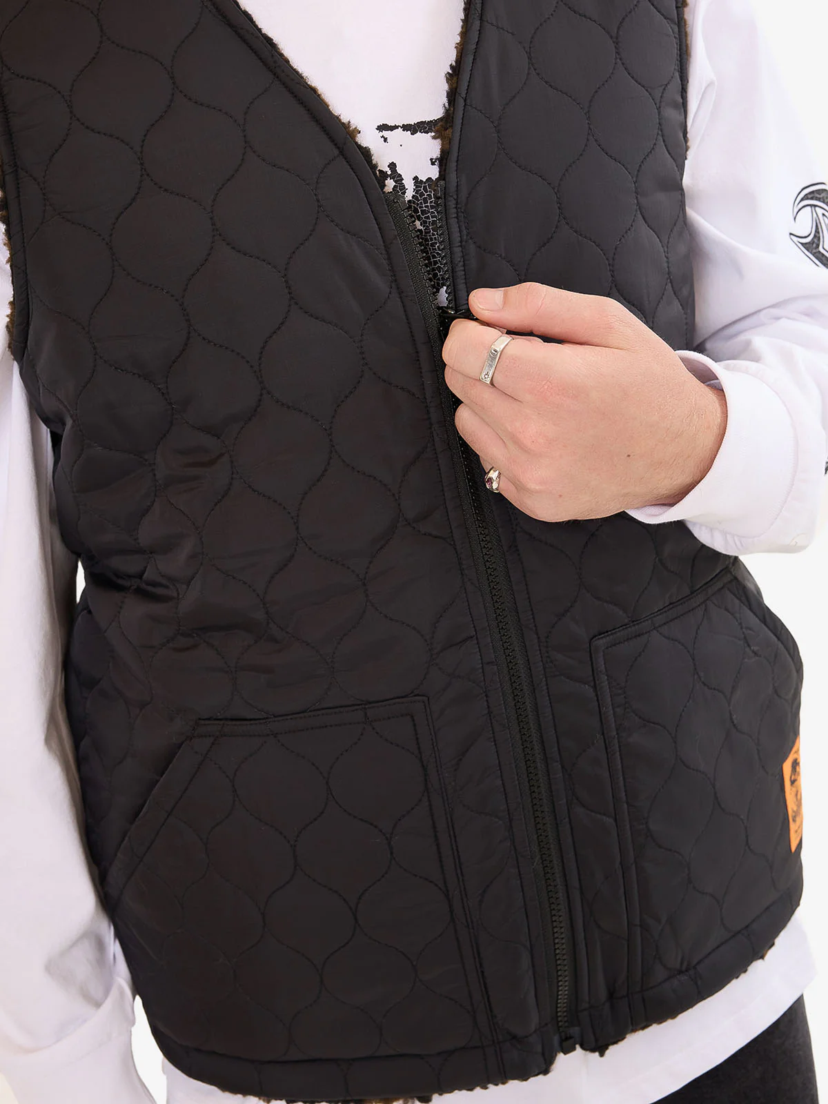 Blackwood Reversible Gilet - Chocolate - Image 5