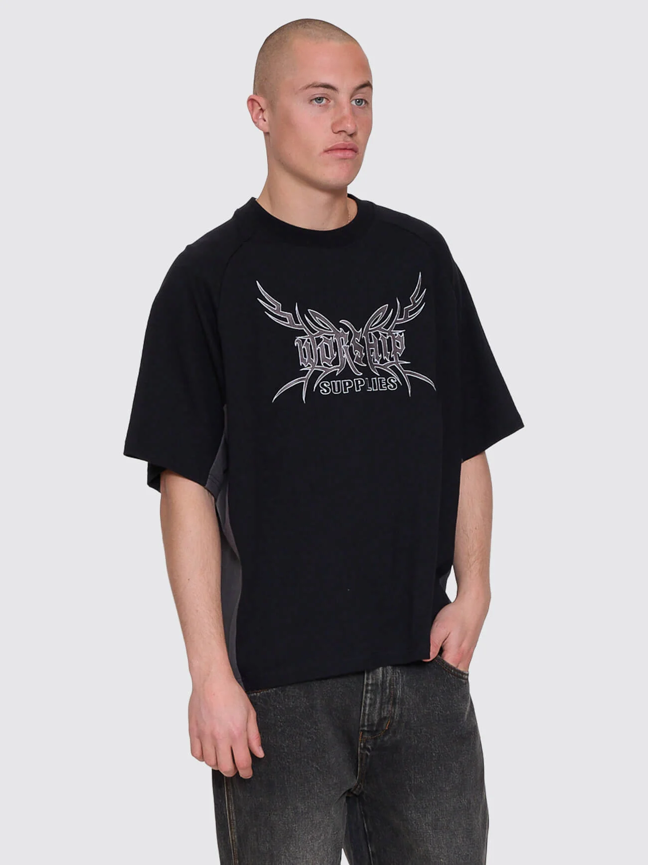 Trudge Box Fit Cropped Raglan Tee - Black - Image 5