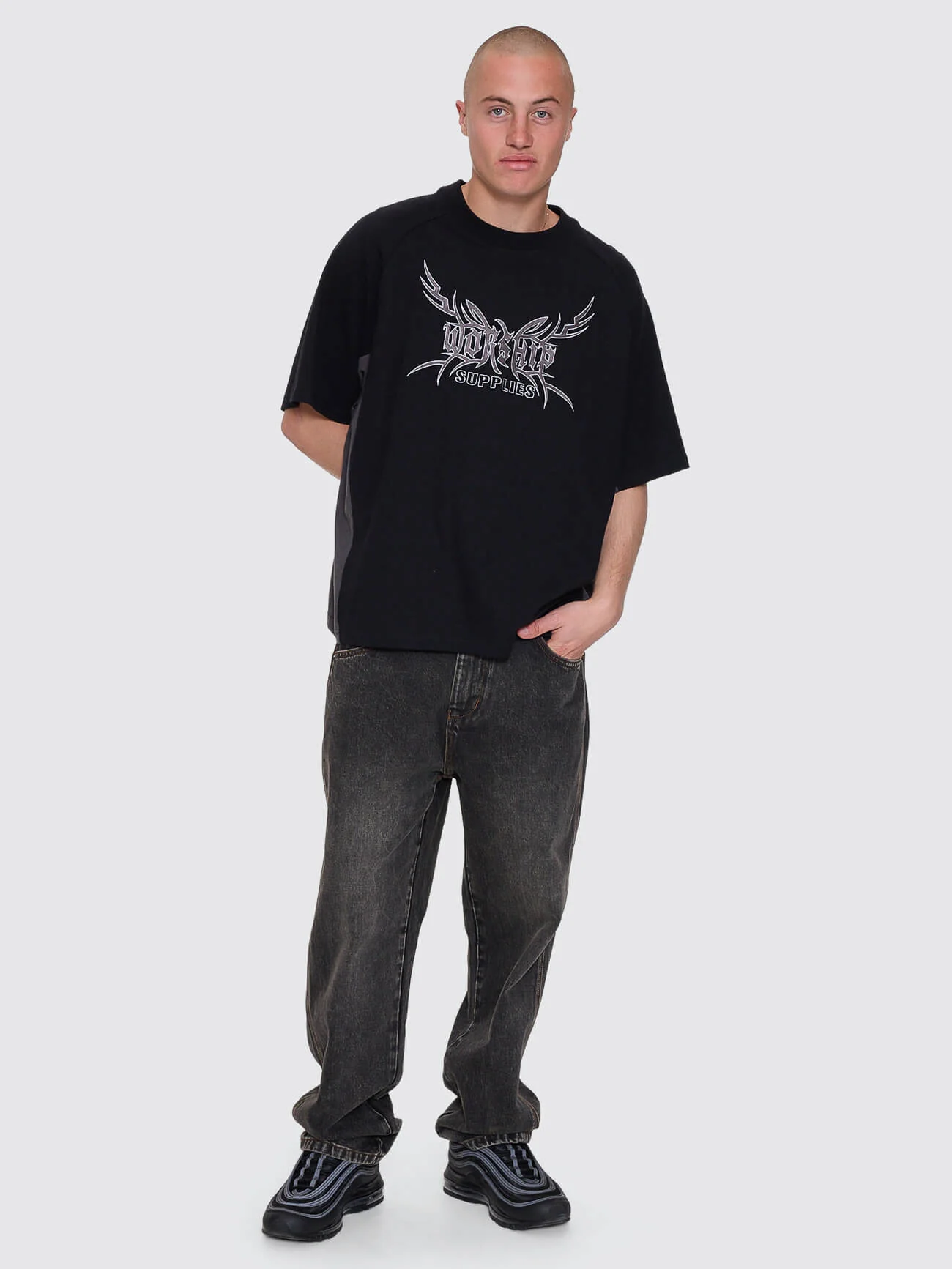 Trudge Box Fit Cropped Raglan Tee - Black - Image 7